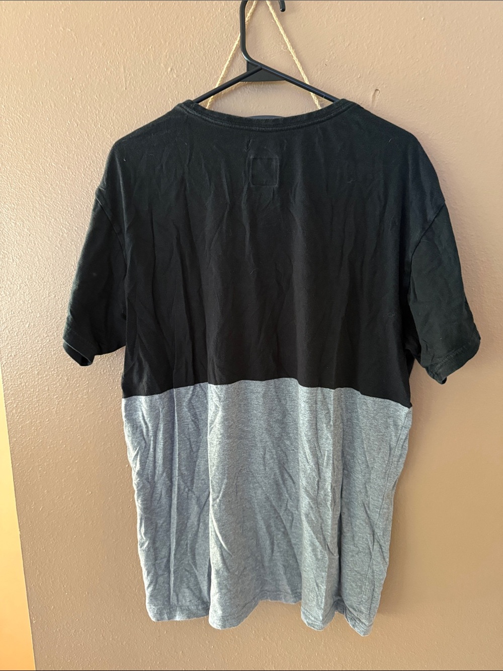 Men’s RVCA Colorblock Pocket Tee - Picture 4 of 4